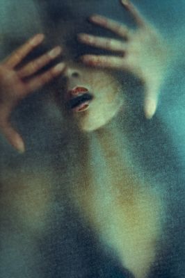 Sarah / Conceptual  photography by Photographer Kevin Luck ★5 | STRKNG