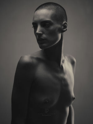 Maëva / Nude  photography by Photographer Lionel Pesqué ★3 | STRKNG