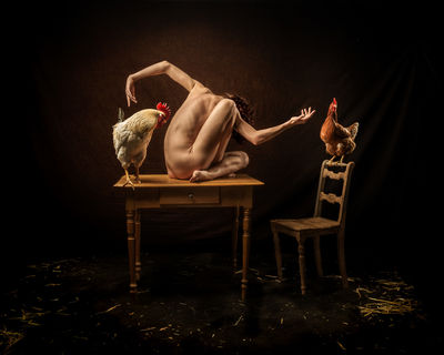 Hühnermädchen / Conceptual  photography by Photographer Christian Meier | STRKNG