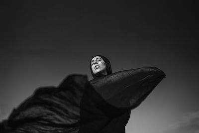 floating away. / Schwarz-weiss  Fotografie von Model Der Lenz ist da ★5 | STRKNG