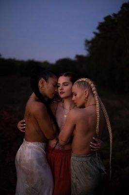 Geraldine, Sina and Minou / Portrait  Fotografie von Fotograf Schnaps &amp; Schuss ★5 | STRKNG