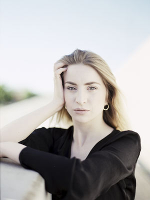 Pauline / Portrait  photography by Photographer Christoph Ammon ★7 | STRKNG