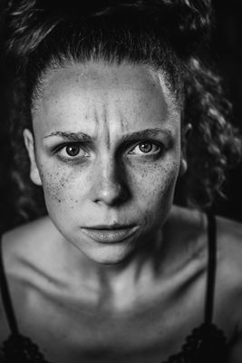 Selbstrebellion / Portrait  photography by Model Emily ★21 | STRKNG