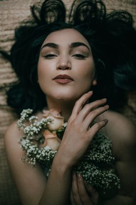 εύθραυστη ύπαρξη / Portrait  photography by Model Femaleficent_ ★1 | STRKNG