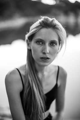Portrait  photography by Model Sophie Simone ★7 | STRKNG