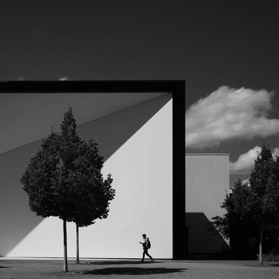 Schatten - Shadow / Schwarz-weiss  Fotografie von Fotograf foto-labyrinth | STRKNG