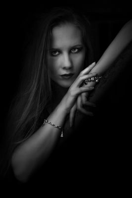 Alexandra / Black and White  photography by Photographer Michael Wipperfürth | STRKNG