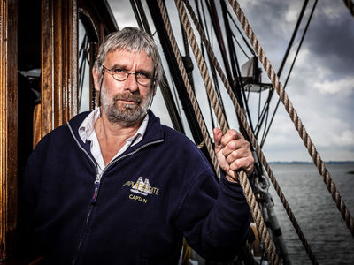 Der Captain / Portrait  photography by Photographer Karsten Socher Fotografie | STRKNG