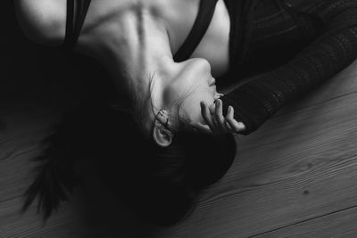 On the floor / Schwarz-weiss  Fotografie von Fotografin Akka ★6 | STRKNG