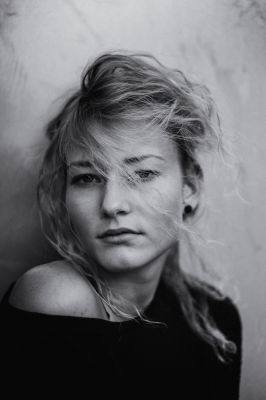 Lena / Portrait  Fotografie von Fotografin Reni Weber ★28 | STRKNG