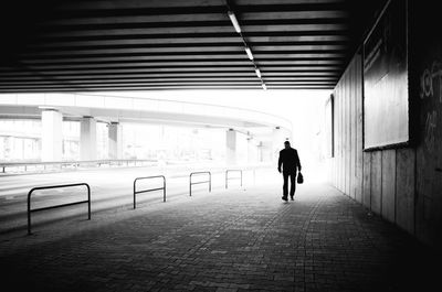 Out of the light / Street  Fotografie von Fotograf Ivan Slunjski ★3 | STRKNG