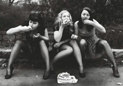 Have a break,have a cake / Portrait  photography by Photographer Claudia Hantschel ★4 | STRKNG