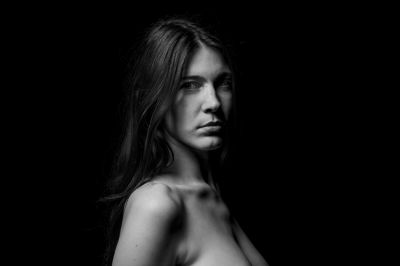 Linda / Portrait  photography by Photographer Max Schmidt | STRKNG