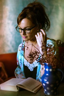 Girl read a book / Portrait  Fotografie von Fotograf Goldpics Fotografie ★1 | STRKNG