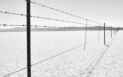 The same fence that shuts others out shuts you in / Landscapes  Fotografie von Fotograf Björn Kleemann ★1 | STRKNG