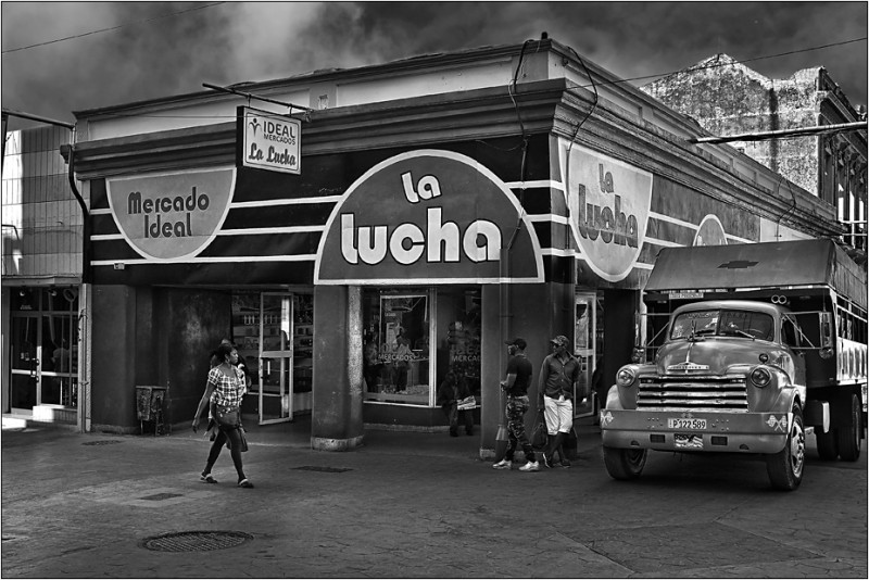 Santiago de Cuba - &copy; Hans Keim | Black and White