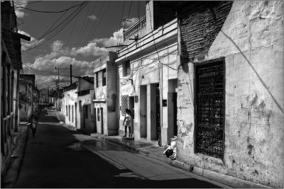 Santiago de Cuba / Schwarz-weiss  Fotografie von Fotograf Hans Keim ★5 | STRKNG