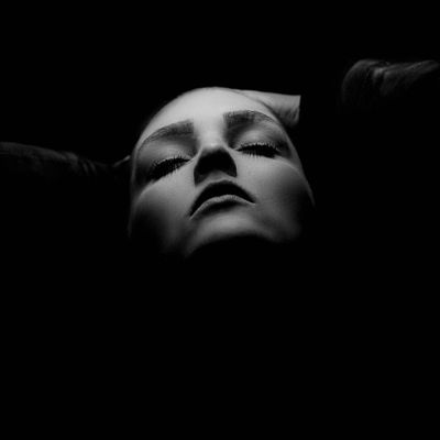 yvonne / People  photography by Photographer Patrick Vantroyen | STRKNG