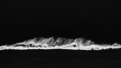 WAVES IN BLACK AND WHITE / Schwarz-weiss  Fotografie von Fotograf JORG BECKER ★1 | STRKNG