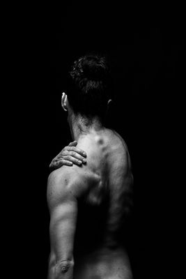 Over the shoulder / Fine Art  photography by Photographer Simon Dias | STRKNG