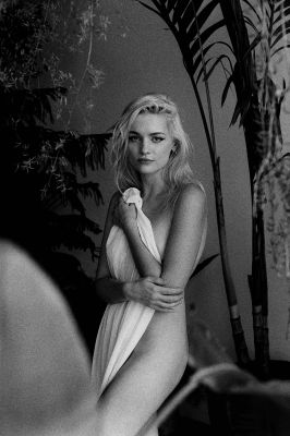 Erin in the Greenhouse / Black and White  photography by Photographer Bienvenido Cruz ★4 | STRKNG
