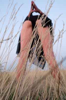 Between the grass / Fine Art  Fotografie von Fotografin Risu ★4 | STRKNG