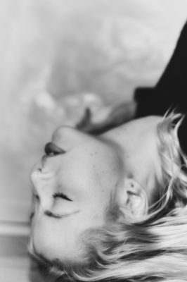 Turn me upside down / Portrait  Fotografie von Fotografin Risu ★4 | STRKNG