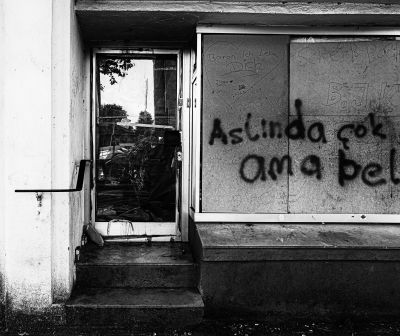 in the ghetto 3 / Schwarz-weiss  Fotografie von Fotograf Agnus Bootis ★3 | STRKNG