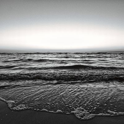 Morning - Waves / Schwarz-weiss  Fotografie von Fotograf Jens Scheider | STRKNG