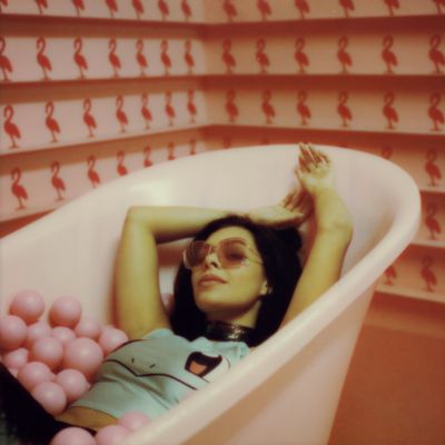 When In Doubt Take A Bath / Instant-Film  Fotografie von Fotografin Julia Beyer ★2 | STRKNG