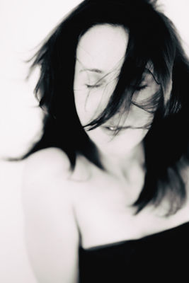 Ein Tanz aus Licht, Schatten und Gefühl. / Portrait  photography by Photographer Flyke ★4 | STRKNG