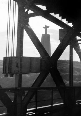 Cristo Rei / Schwarz-weiss  Fotografie von Fotografin Duda Dias | STRKNG