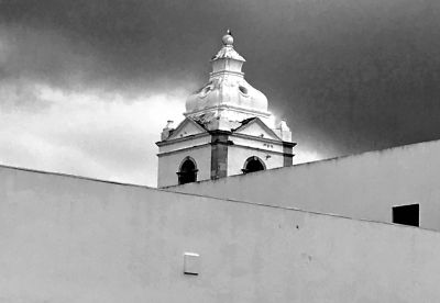 The church / Schwarz-weiss  Fotografie von Fotografin Duda Dias | STRKNG