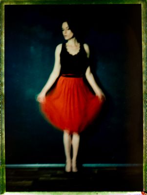 Anna with Red Skirt (Polaroid Negative) / Instant-Film  Fotografie von Fotograf Ewald Vorberg ★4 | STRKNG