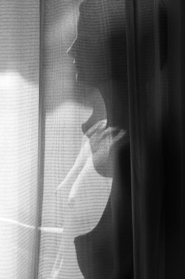 Curtain / Nude  Fotografie von Fotograf Walter Eckardt ★8 | STRKNG
