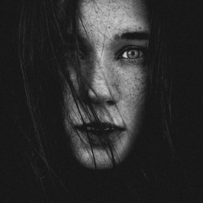 Freckles / Portrait  photography by Model Miriam Nissen ★7 | STRKNG