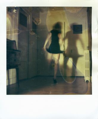 La jambe / Instant-Film  Fotografie von Fotografin Lili Cranberrie ★20 | STRKNG