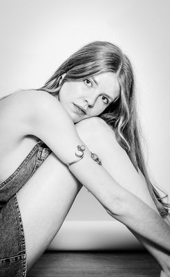 Emma / Schwarz-weiss  Fotografie von Fotograf fotoforti ★2 | STRKNG