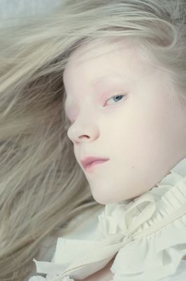 Porcelain beauty / Portrait  photography by Photographer Zuzana Krajci | STRKNG