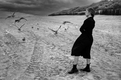 Britt / Portrait  photography by Photographer Dirk Adolphs ★4 | STRKNG