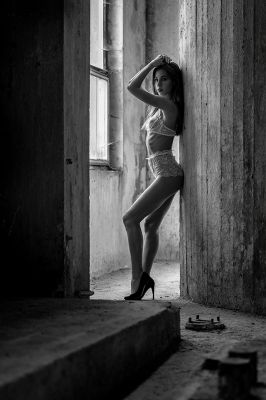 Diana / Black and White  photography by Photographer Dirk Adolphs ★3 | STRKNG