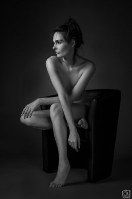 Chair / Nude  photography by Model Geeska Klaussen ★28 | STRKNG