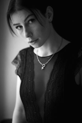 KARYNA / Portrait  Fotografie von Fotograf Karl-Heinz Weege ★3 | STRKNG