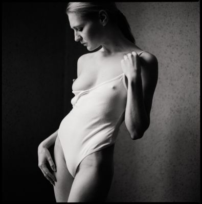 White bodysuit / Nude  Fotografie von Model Nebula Andromeda ★38 | STRKNG