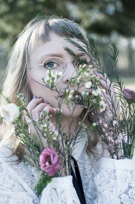 flowerhands / Portrait  Fotografie von Fotografin photomie ★2 | STRKNG