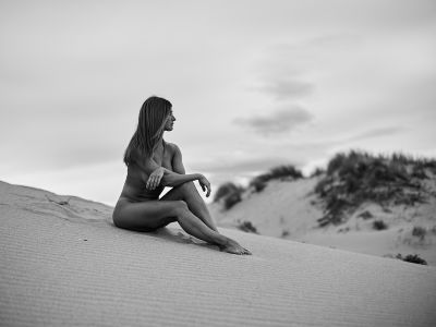 South wind over the dunes / Nude  Fotografie von Fotograf Pete Sánchez | STRKNG