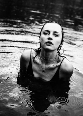 Splash / Portrait  photography by Photographer studiobenai | STRKNG