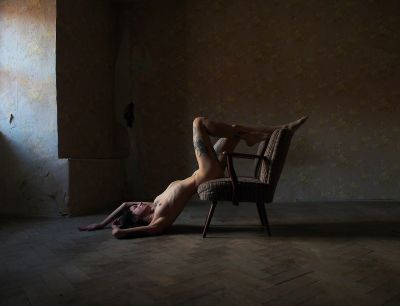 old chair / Nude  Fotografie von Fotograf Torsten Kuban ★9 | STRKNG