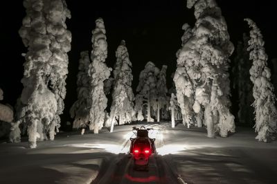 Snow mobiling in Lapland / Landscapes  Fotografie von Fotograf bielefoto | STRKNG