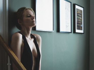 Against the Wall / Portrait  Fotografie von Model DovileParis ★17 | STRKNG